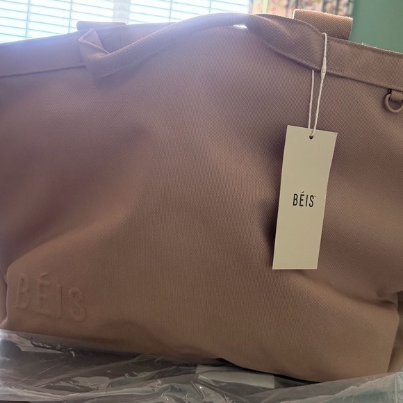 BEIS Handbags - BNWT Beis Travel Tote in Camel